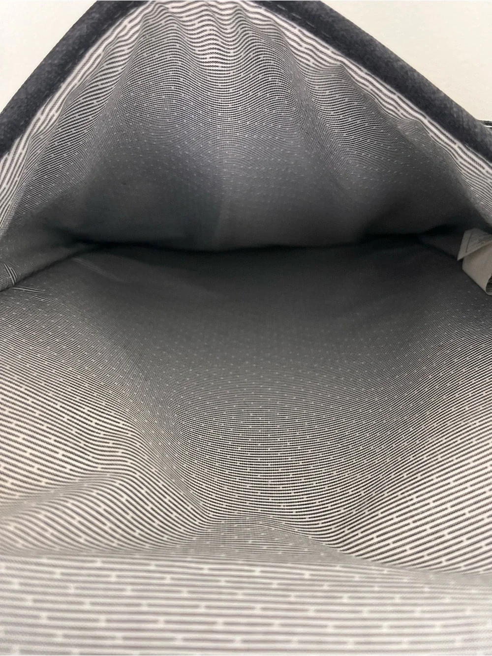 Brenthaven Collins Vertical Messenger Bag for Surface Pro
